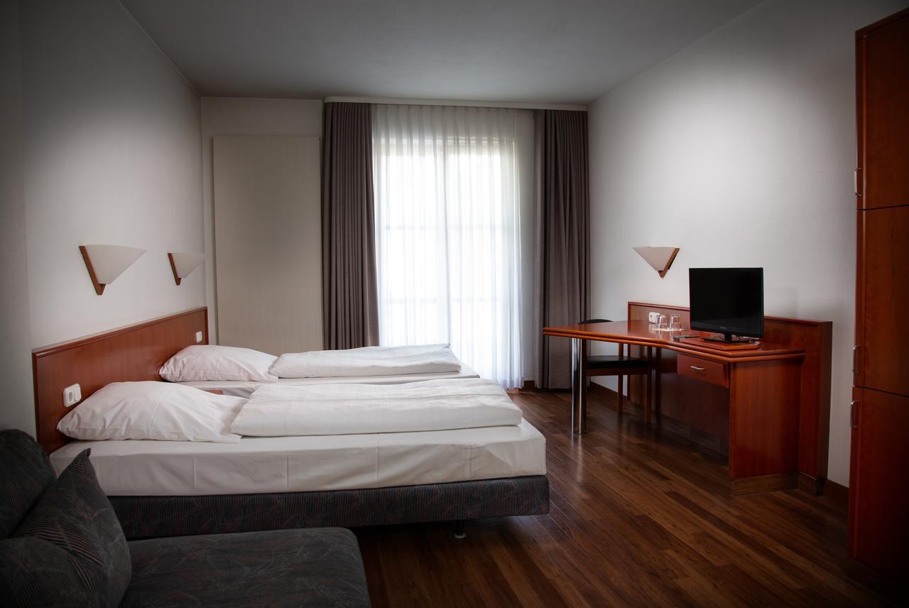 Altstadthotel Brauereigasthof Winkler Berching Bagian luar foto